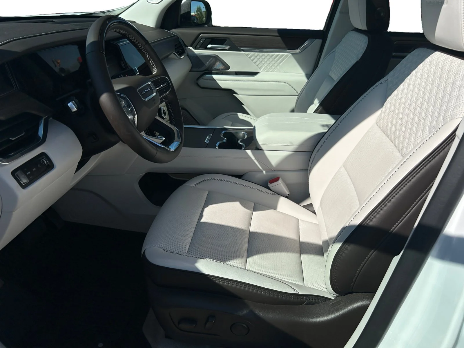 Used 2025 Summit White GMC Denali AWD Leather Sunroof Navigation image 14