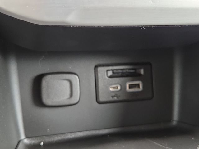 Used 2023 Sterling Metallic GMC SLE image 11
