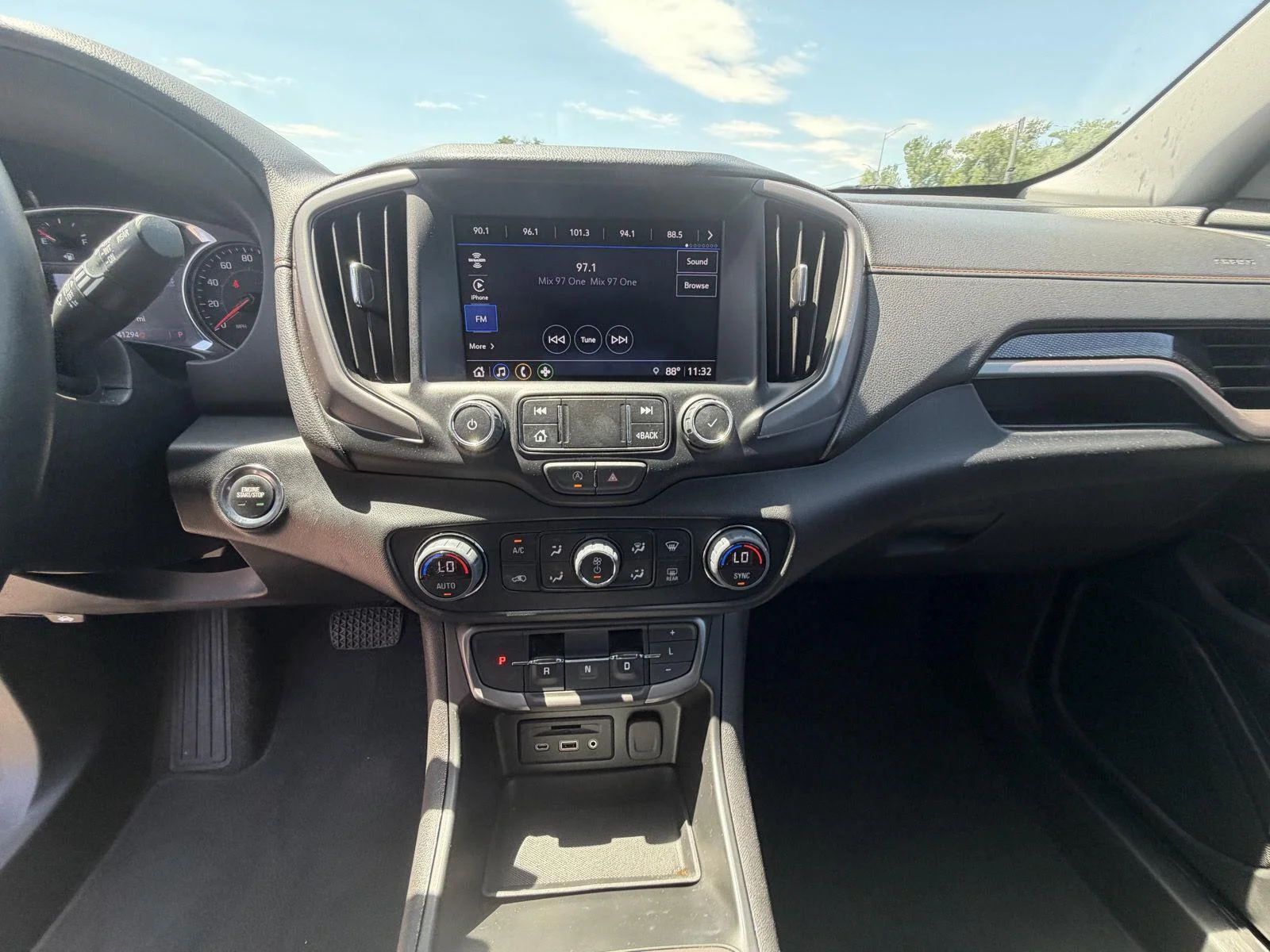 Used 2023 Sterling Metallic GMC AT4 image 13