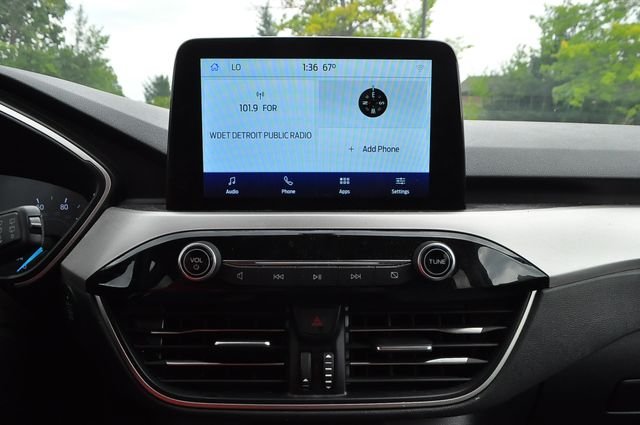 Used 2020 Black Ford SE image 22