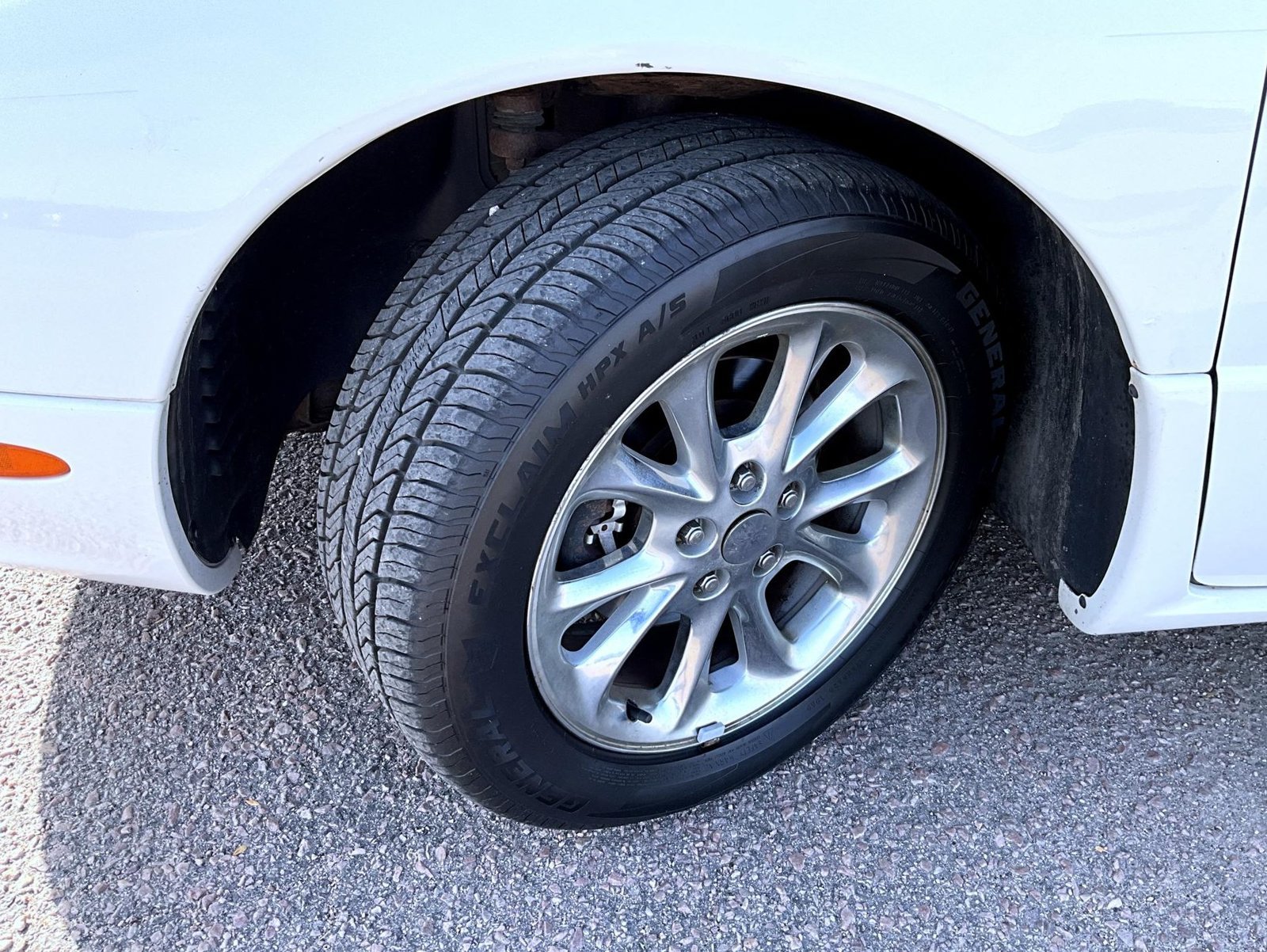 Used 1999 White Chrysler Base image 24