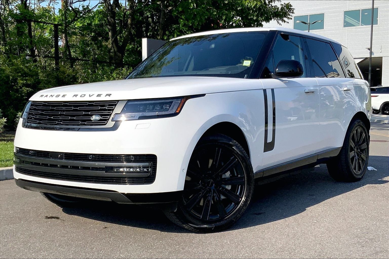 2026 Land Rover Range Rover 3.0 PHEV SE SWB's photo