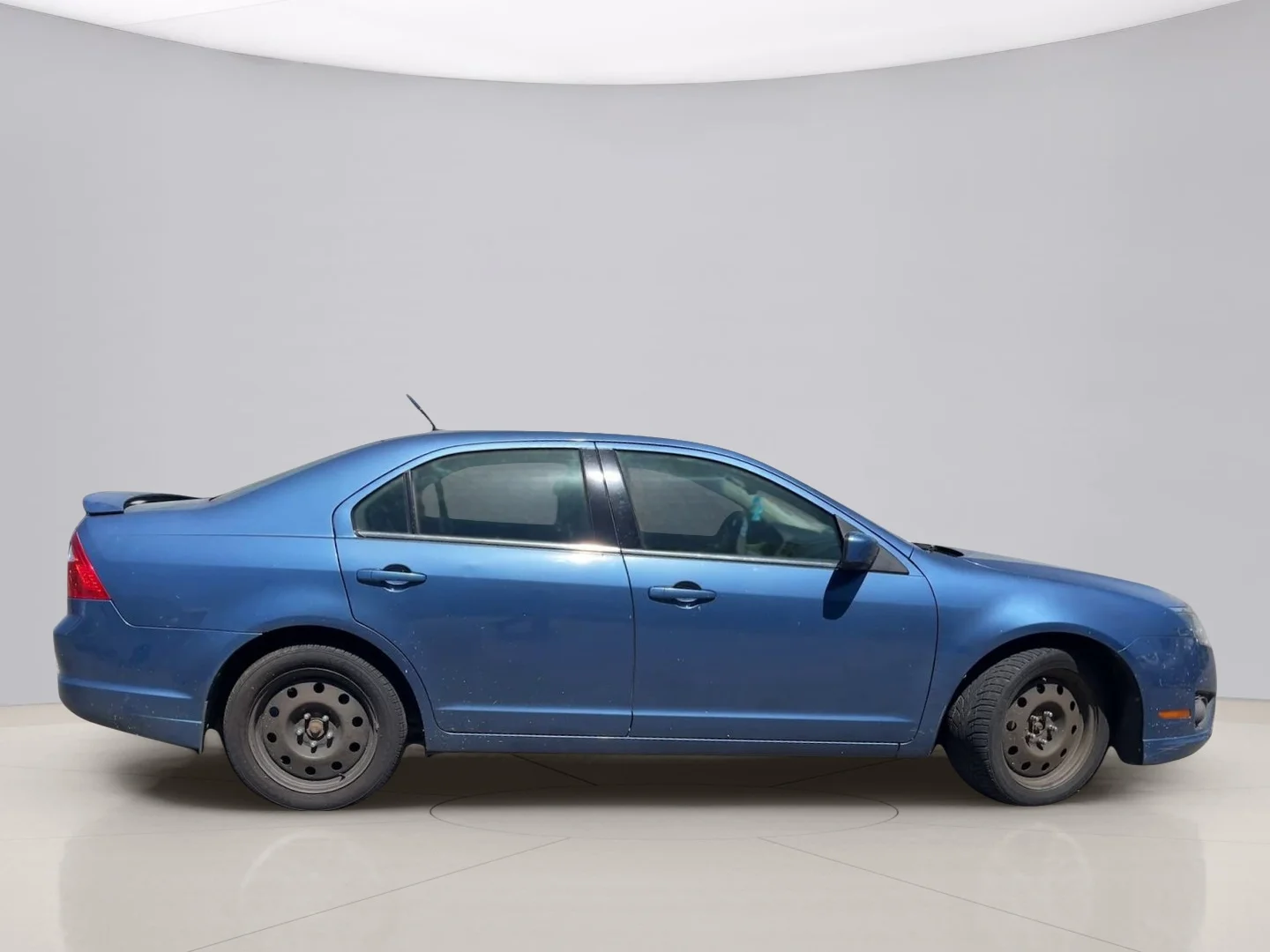 Used 2010 Blue Ford SE image 6