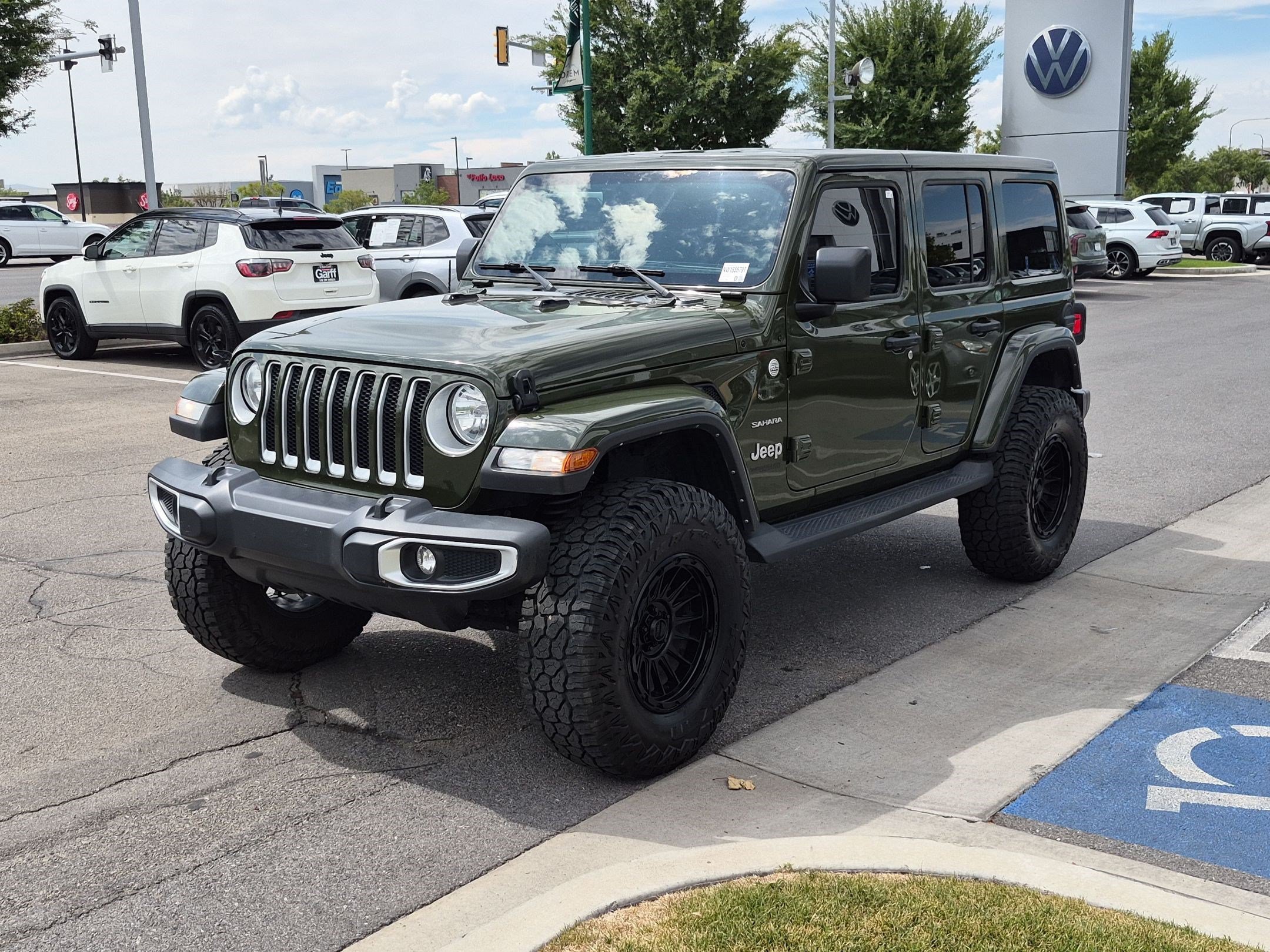 Used 2022 Sarge Green Clearcoat Jeep Unlimited Sahara image 7