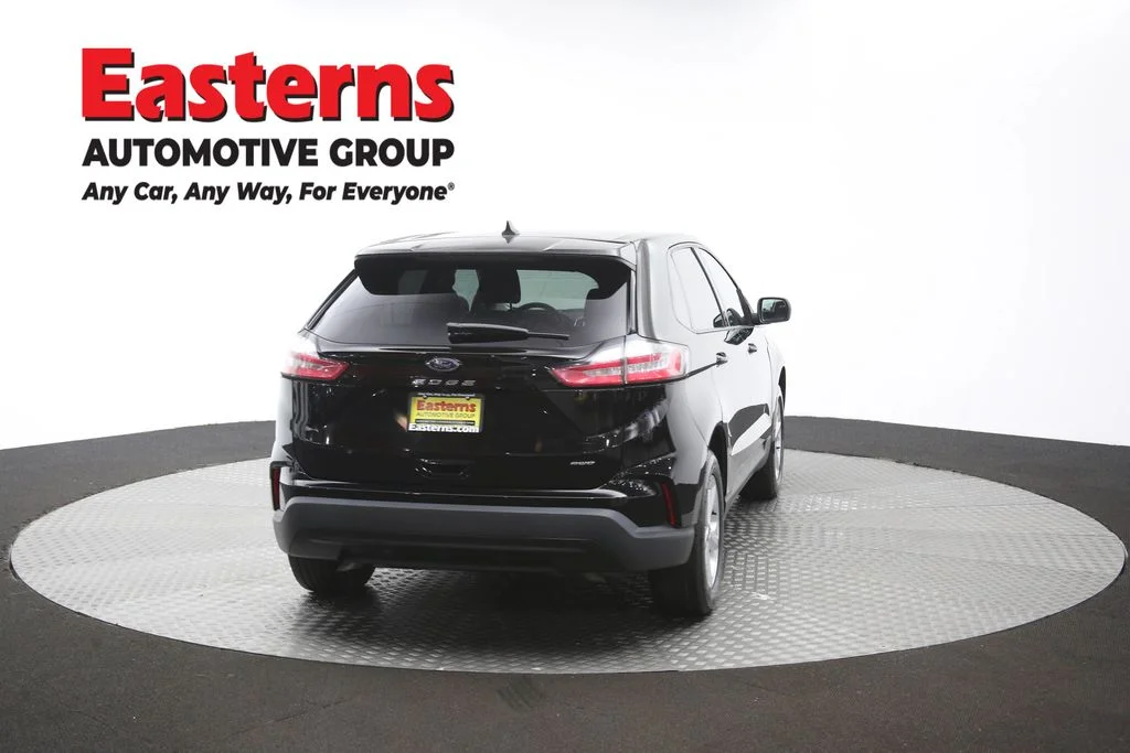 Used 2023 Black Ford SE image 37