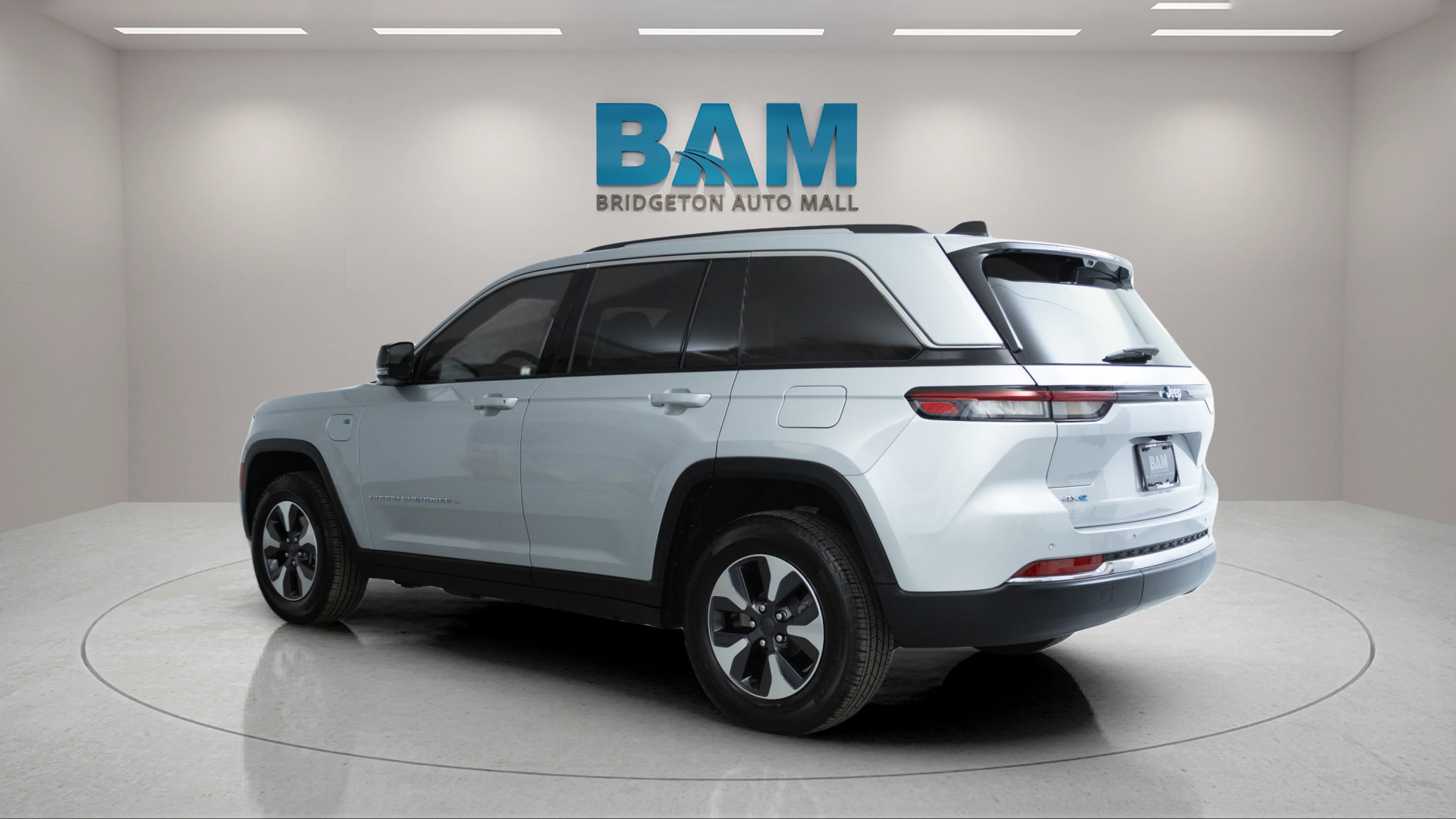 Used 2023 Silver Zynith Jeep  image 5