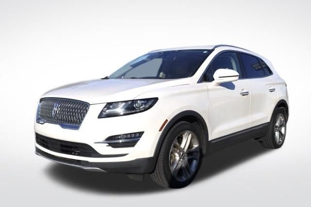 Used 2019 White Platinum Clearcoat Metallic Lincoln Reserve image 5