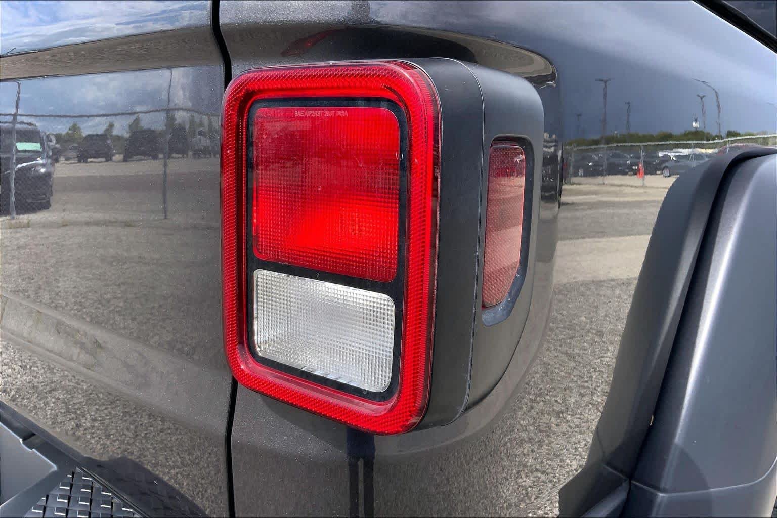 Used 2022 Granite Crystal Metallic Clearcoat Jeep Mojave image 10