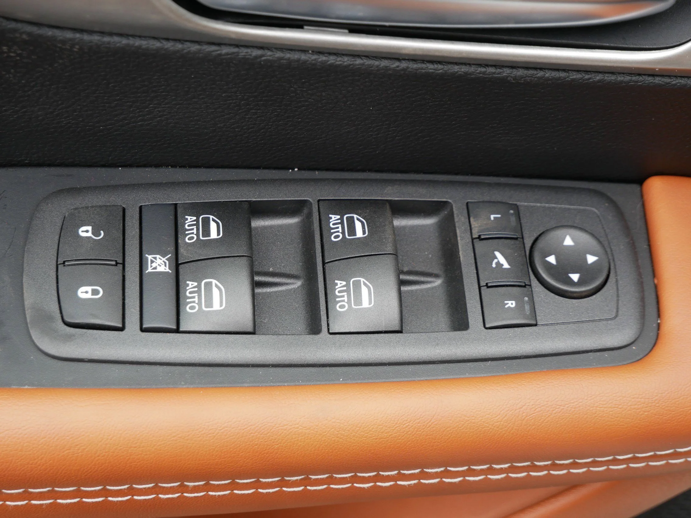 New 2026 Red Hot Pearl-Coat Exterior Paint Chrysler Pinnacle image 13