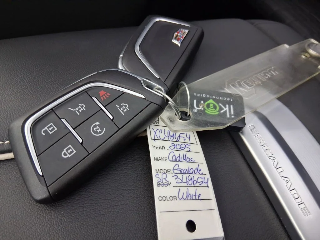 Used 2025 Crystal White Tricoat Cadillac Sport Platinum image 31