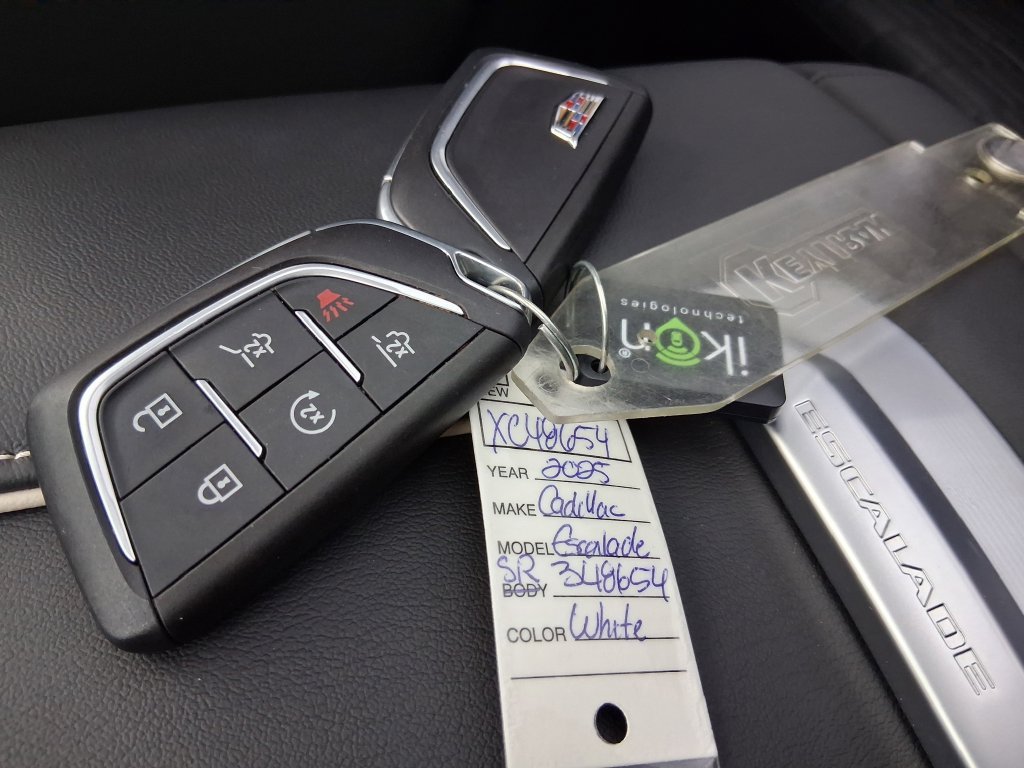 Used 2025 Crystal White Tricoat Cadillac Sport Platinum image 31