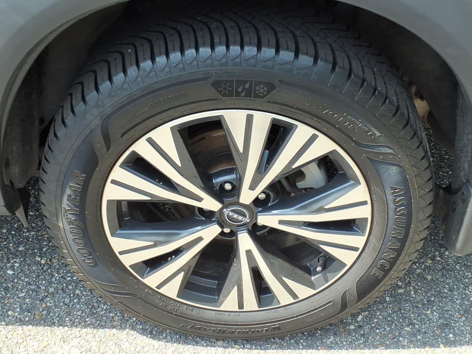 Used 2023 Gun Metallic Nissan SV image 5