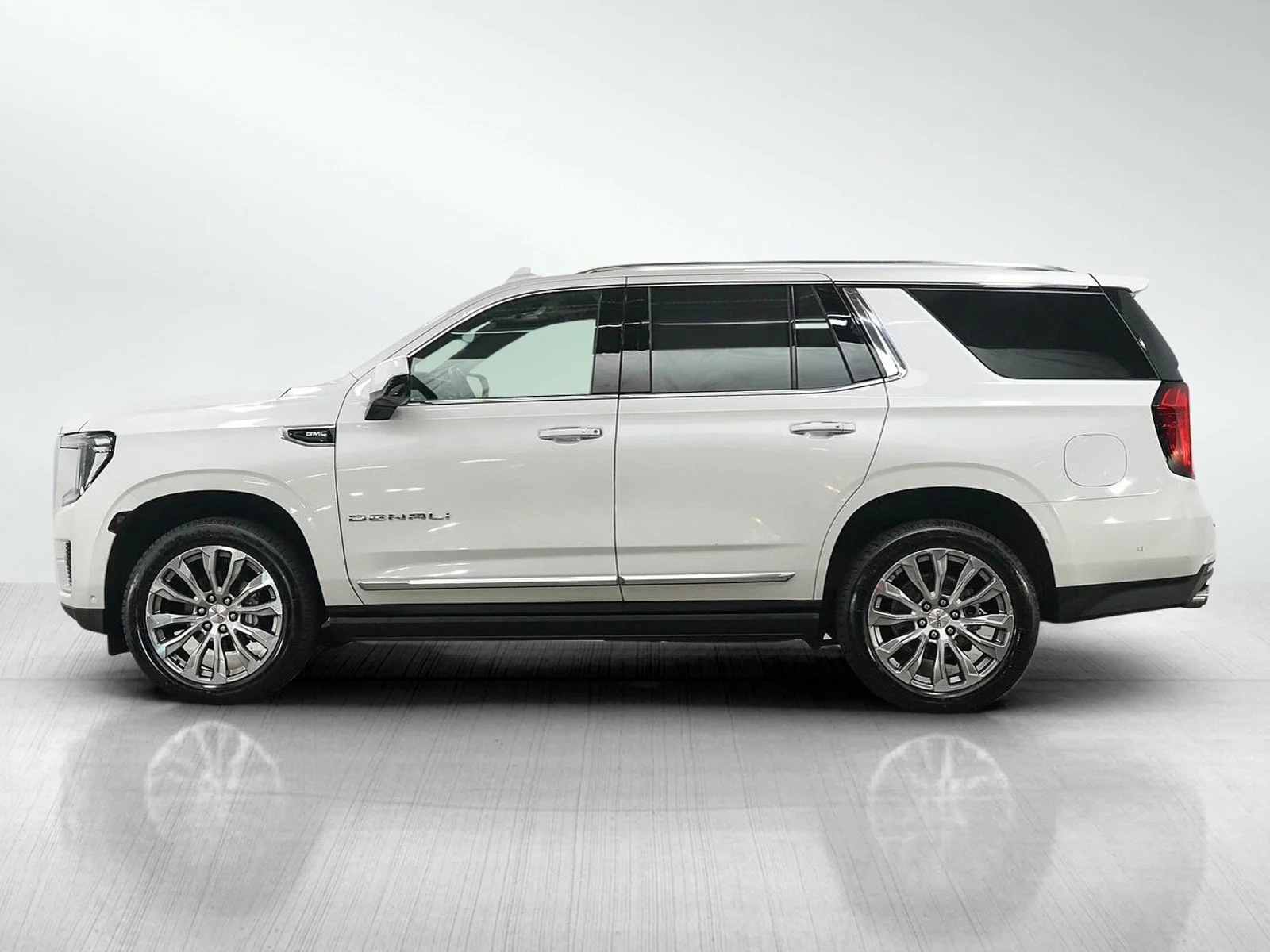 Used 2024 GMC Yukon Denali with VIN 1GKS2DKL7RR114480 for sale in Roseville, Minnesota