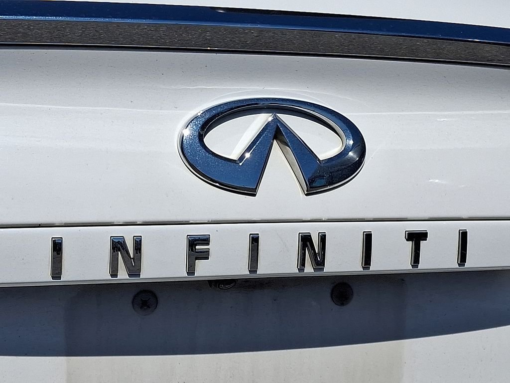 Used 2019 White INFINITI PURE image 9