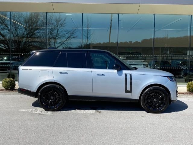 Used 2025 Silver Land Rover SE image 26
