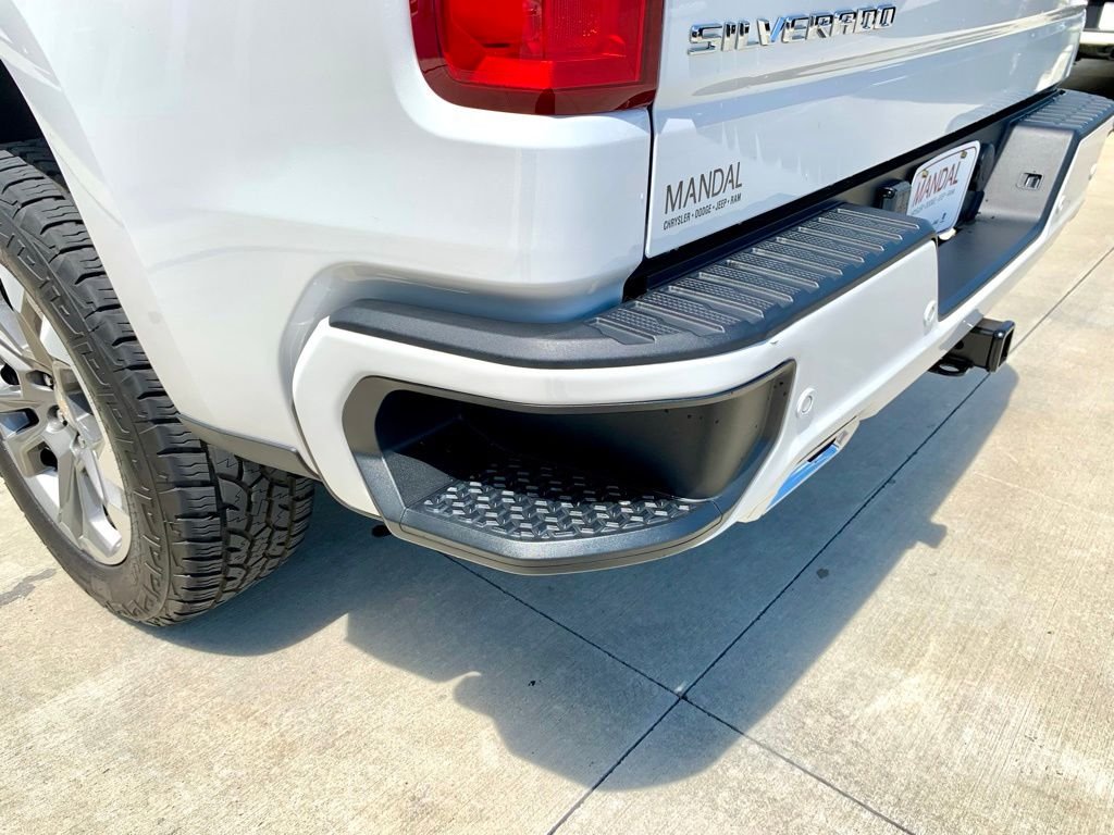 Used 2023 Beige Chevrolet High Country image 44