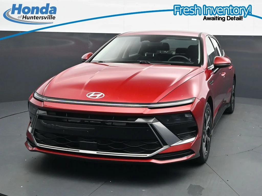 Used 2025 Red Hyundai SEL image 3