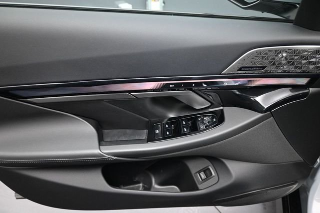 Used 2026 Gray BMW 550e xDrive image 18