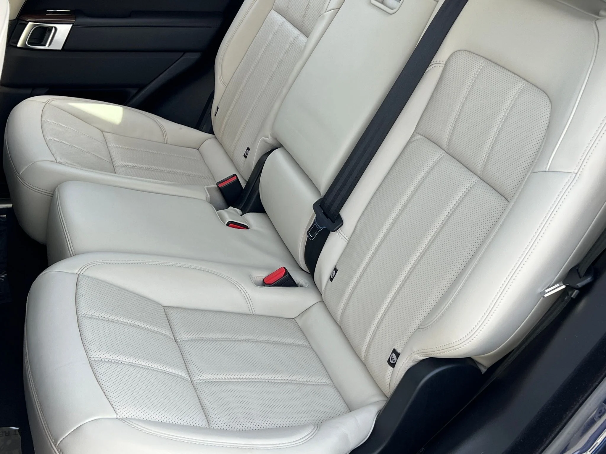 Used 2019 Blue Land Rover HSE image 16