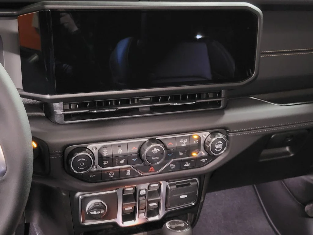 New 2026 Black Clear-Coat Exterior Paint Jeep Sahara image 8