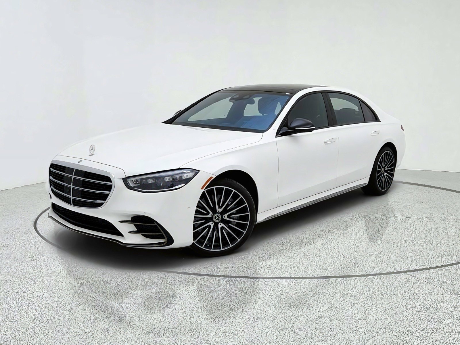 Certified Used 2023 MANUFAKTUR Diamond White Mercedes-Benz S 580 image 1