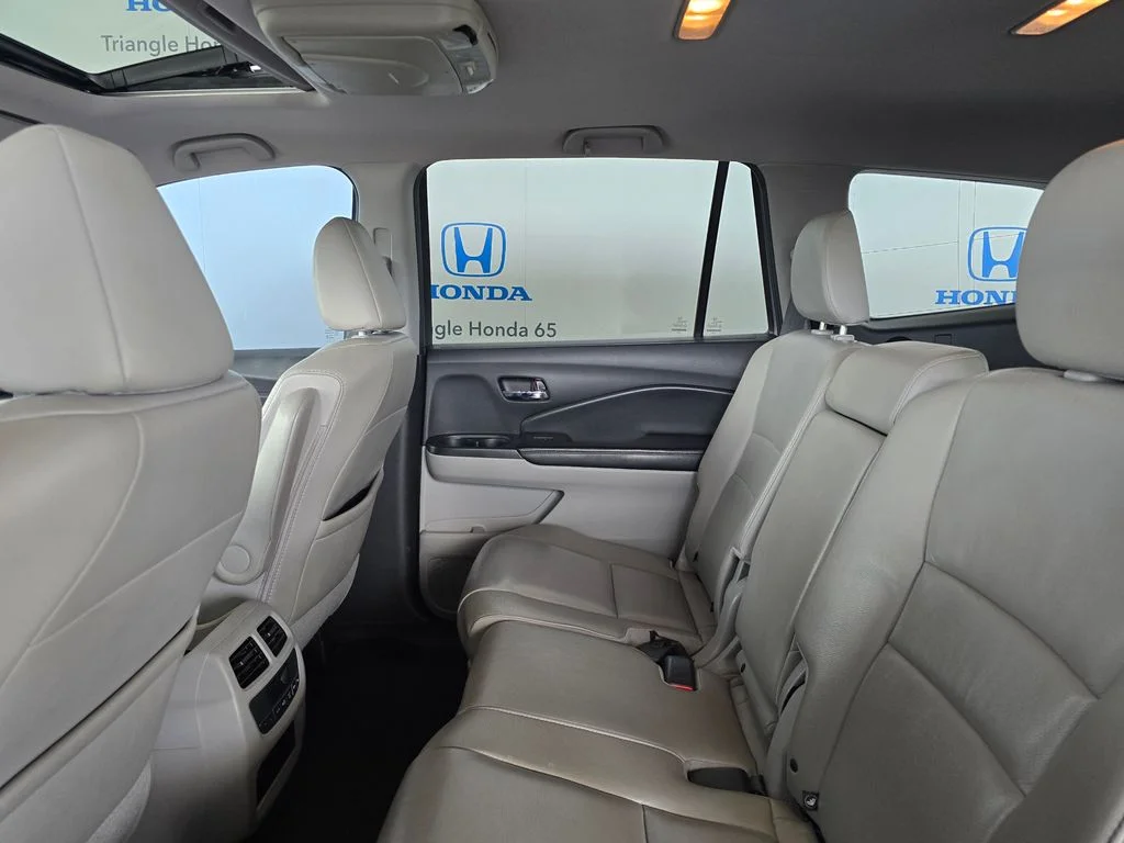 Used 2016 Silver Honda EX-L image 28
