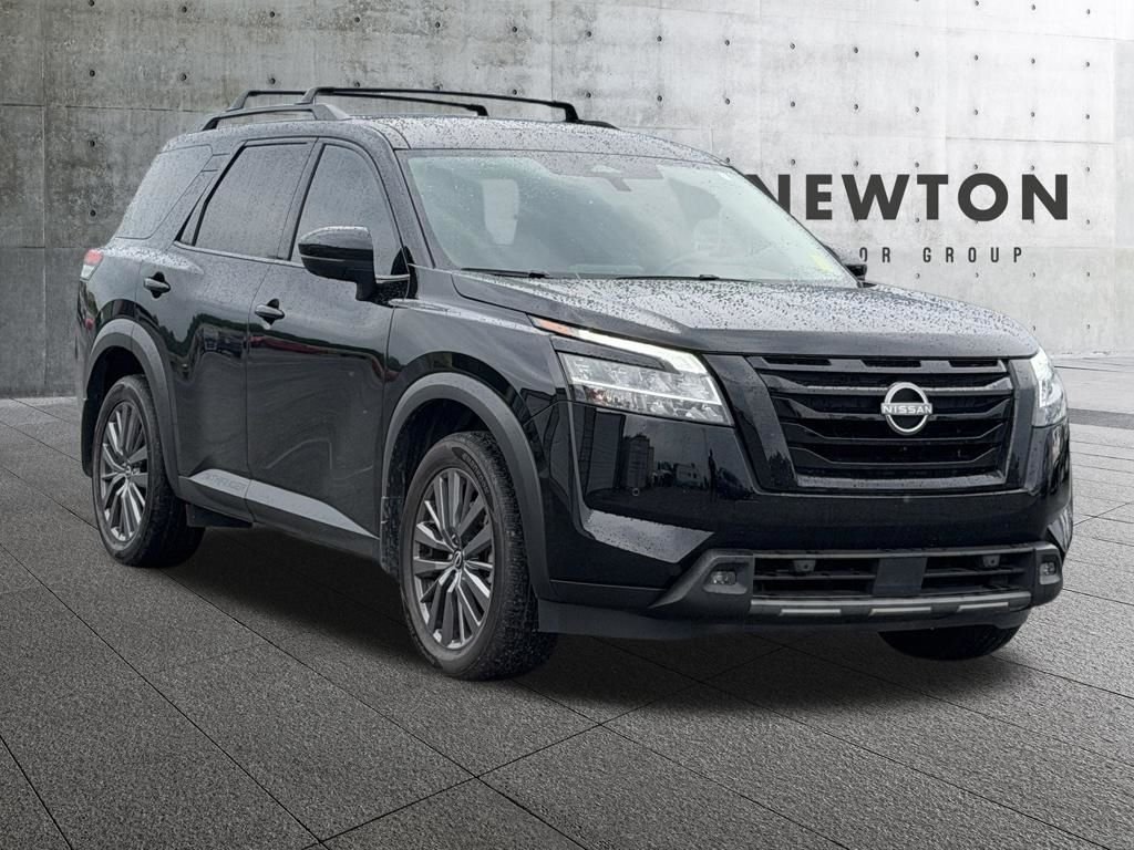 2024 Nissan Pathfinder SL 2WD's photo