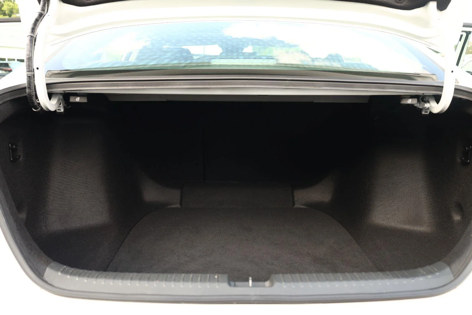 Used 2024 Platinum White Pearl Honda EX image 19