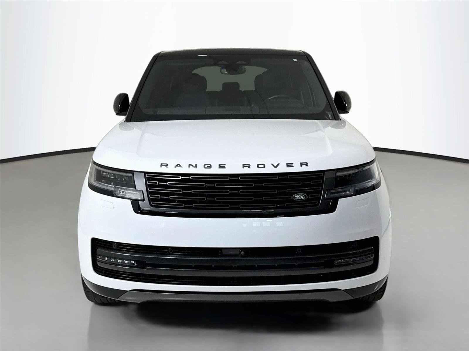 Used 2024 Fuji White Land Rover SE | Blackout Pkg | 360 Camera | Heated/Vented Seats image 11