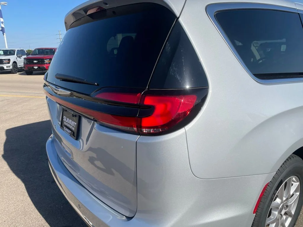 2024 Chrysler Pacifica Touring L - Photo 39