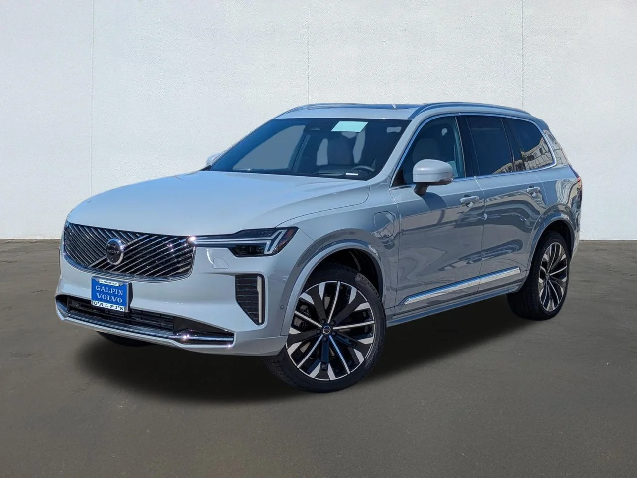 2026 Volvo XC90 T8 Recharge Ultra Bright 4WD's photo