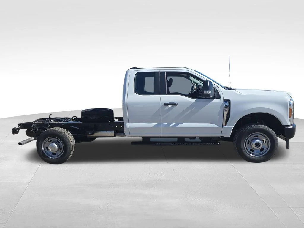 New 2026 Oxford White Ford F-350® XL image 8