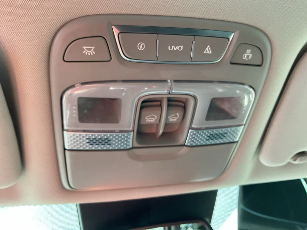 Used 2020 Snow White Pearl Kia SX image 23