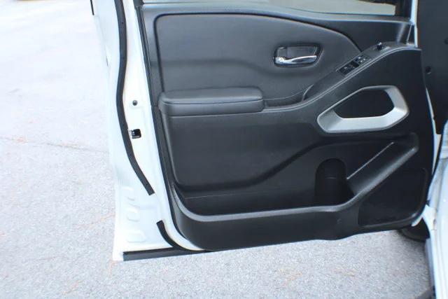 Used 2023 Glacier White Nissan SV image 8