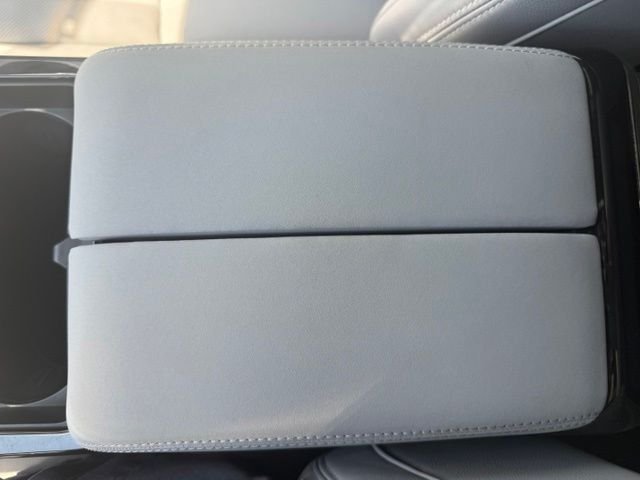 Certified Used 2026 White Land Rover Dynamic SE image 25