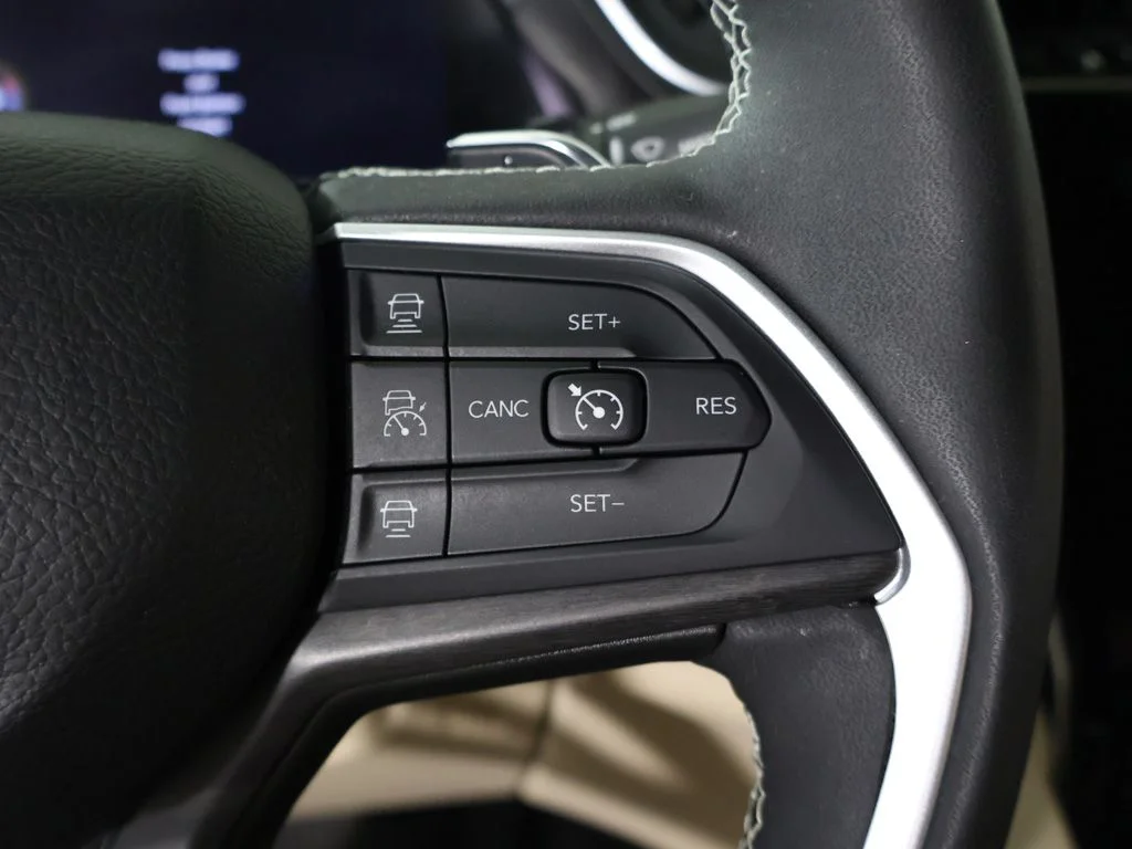 Used 2023 Silver Jeep Limited image 49