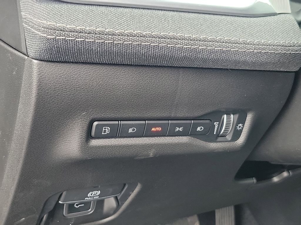 New 2026 Diamond Black Crystal Pearlcoat Jeep Laredo image 11