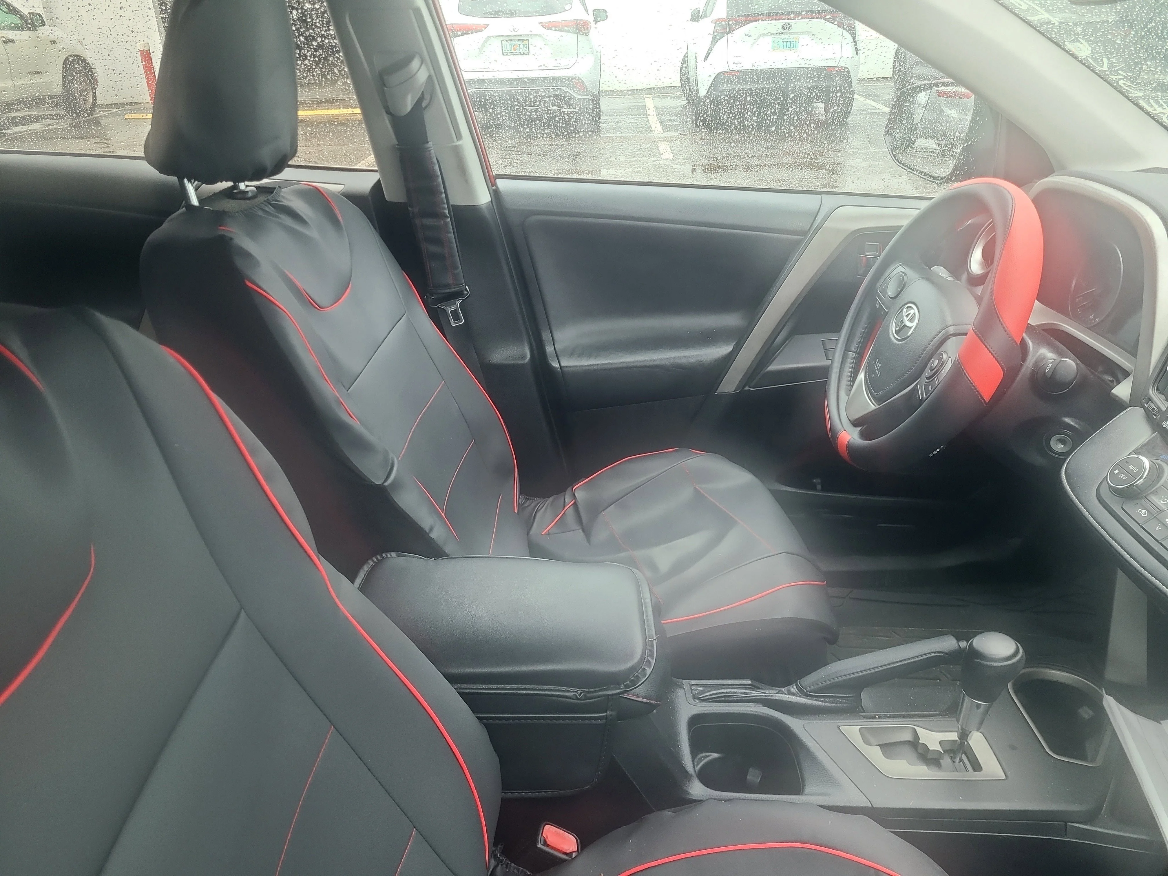 Used 2017  Toyota XLE image 2