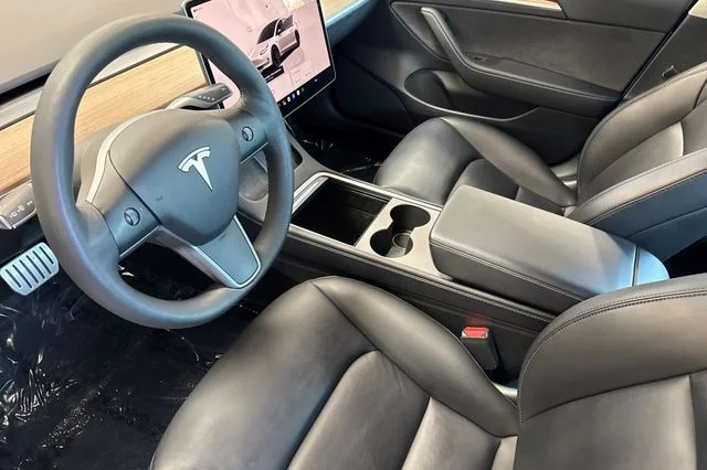 Used 2022  Tesla Performance image 12
