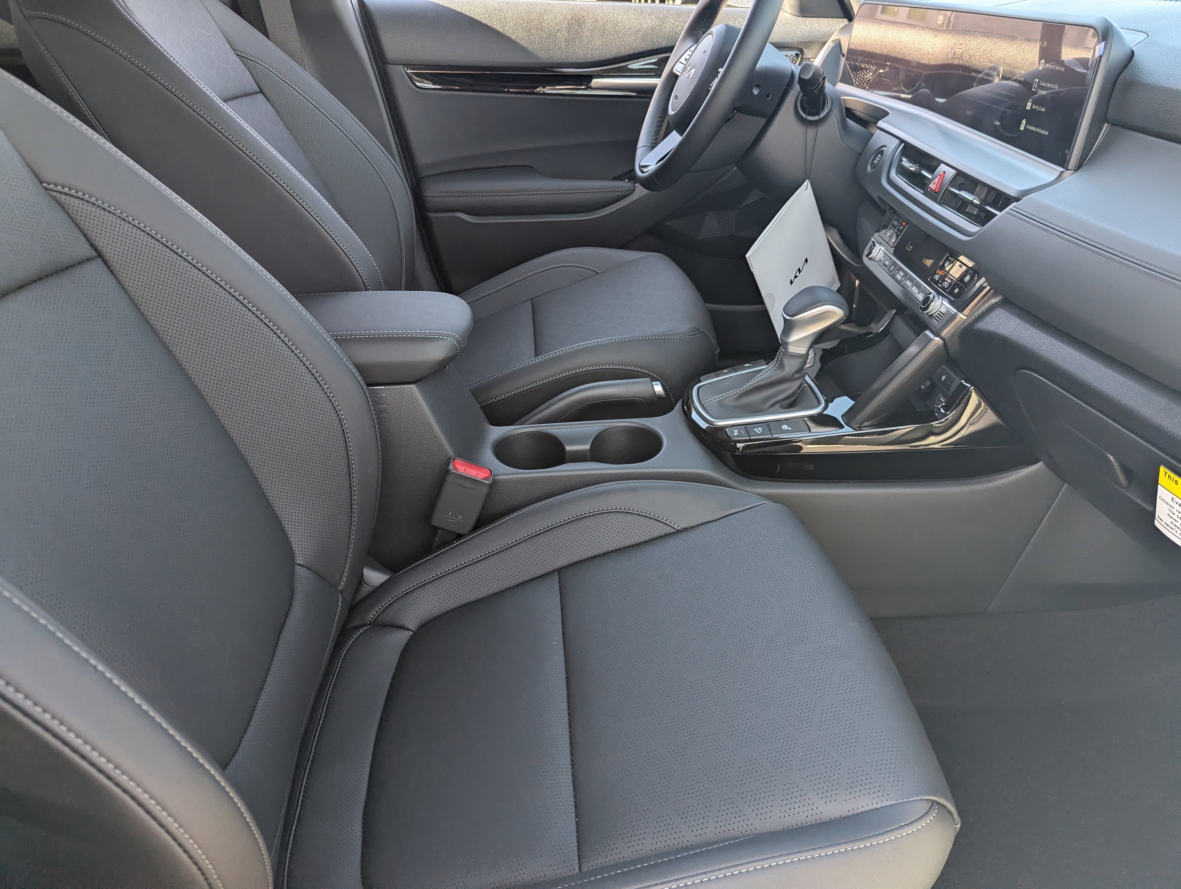 New 2026 Snow White Pearl Kia EX image 9