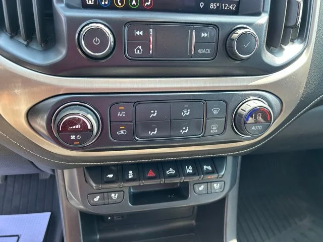 Used 2019 White GMC Denali image 25