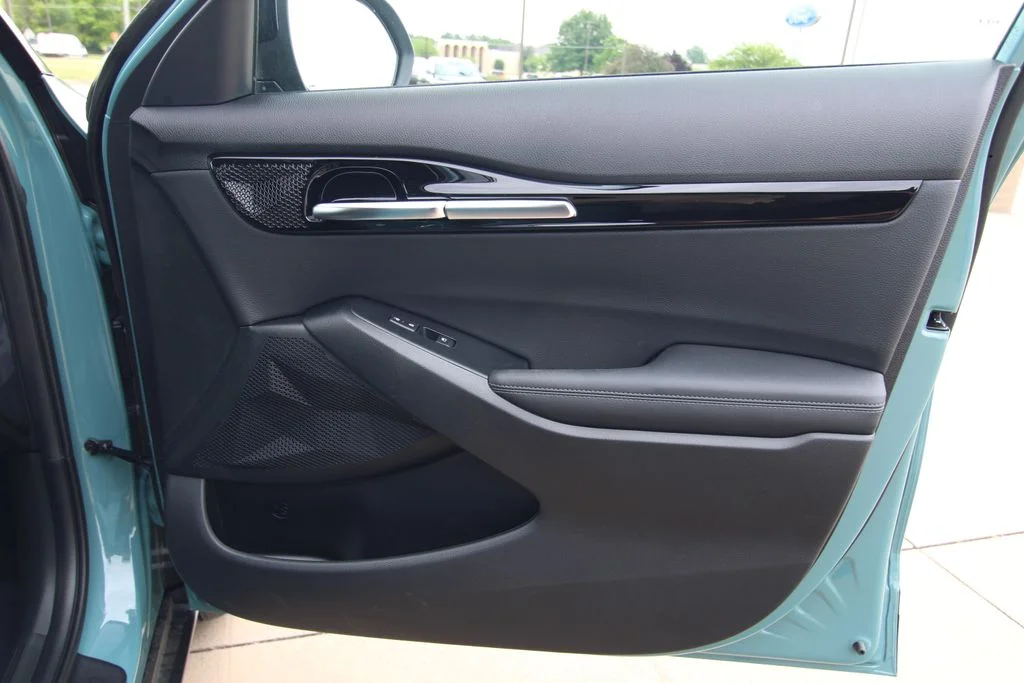 New 2026 Pluton Blue / Black Roof Kia S image 39