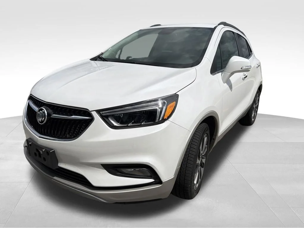Used 2018 White Frost Buick Essence image 7