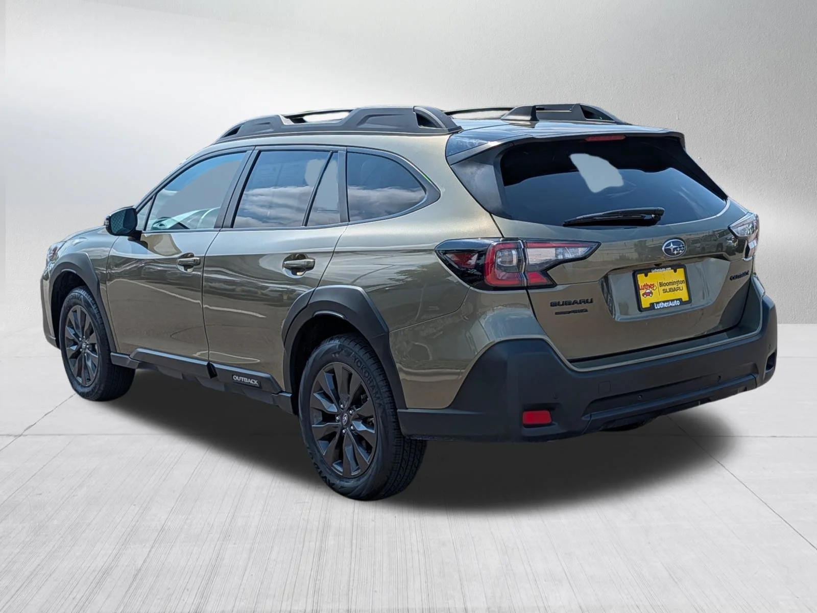 Used 2025 Autumn Green Metallic Subaru Onyx Edition image 5