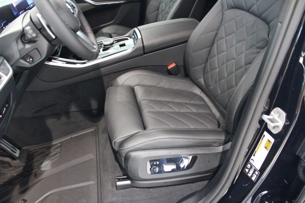 New 2026 Black Sapphire Metallic BMW xDrive40i image 9