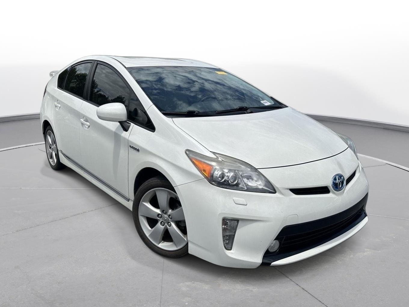 Used 2013 Blizzard Pearl Toyota Five image 4