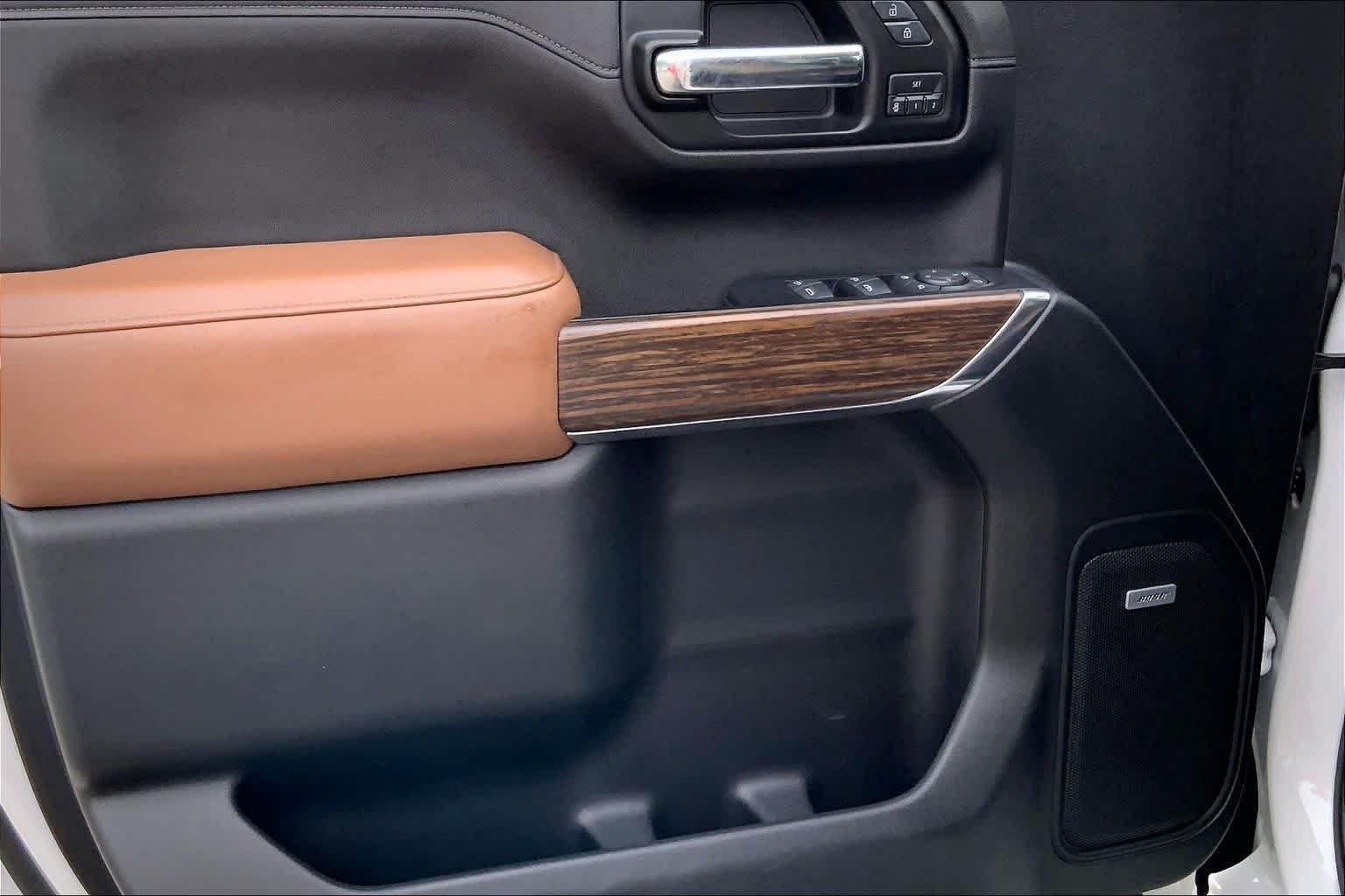 Used 2019 Iridescent Pearl Tricoat Chevrolet High Country image 19