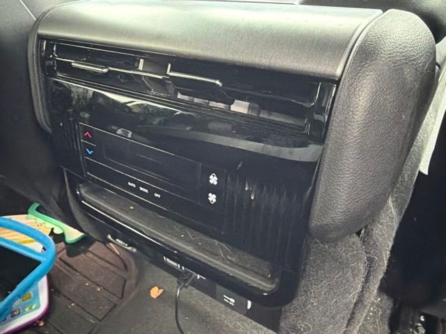 Used 2025 Silver Jeep Base image 23