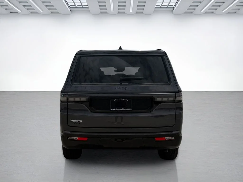 New 2026 Baltic Gray Metallic Clearcoat Jeep Upland image 4
