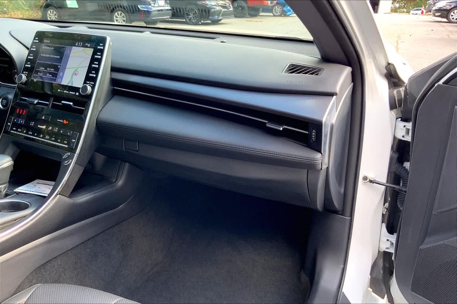 Used 2019 Wind Chill Pearl Toyota Touring image 18